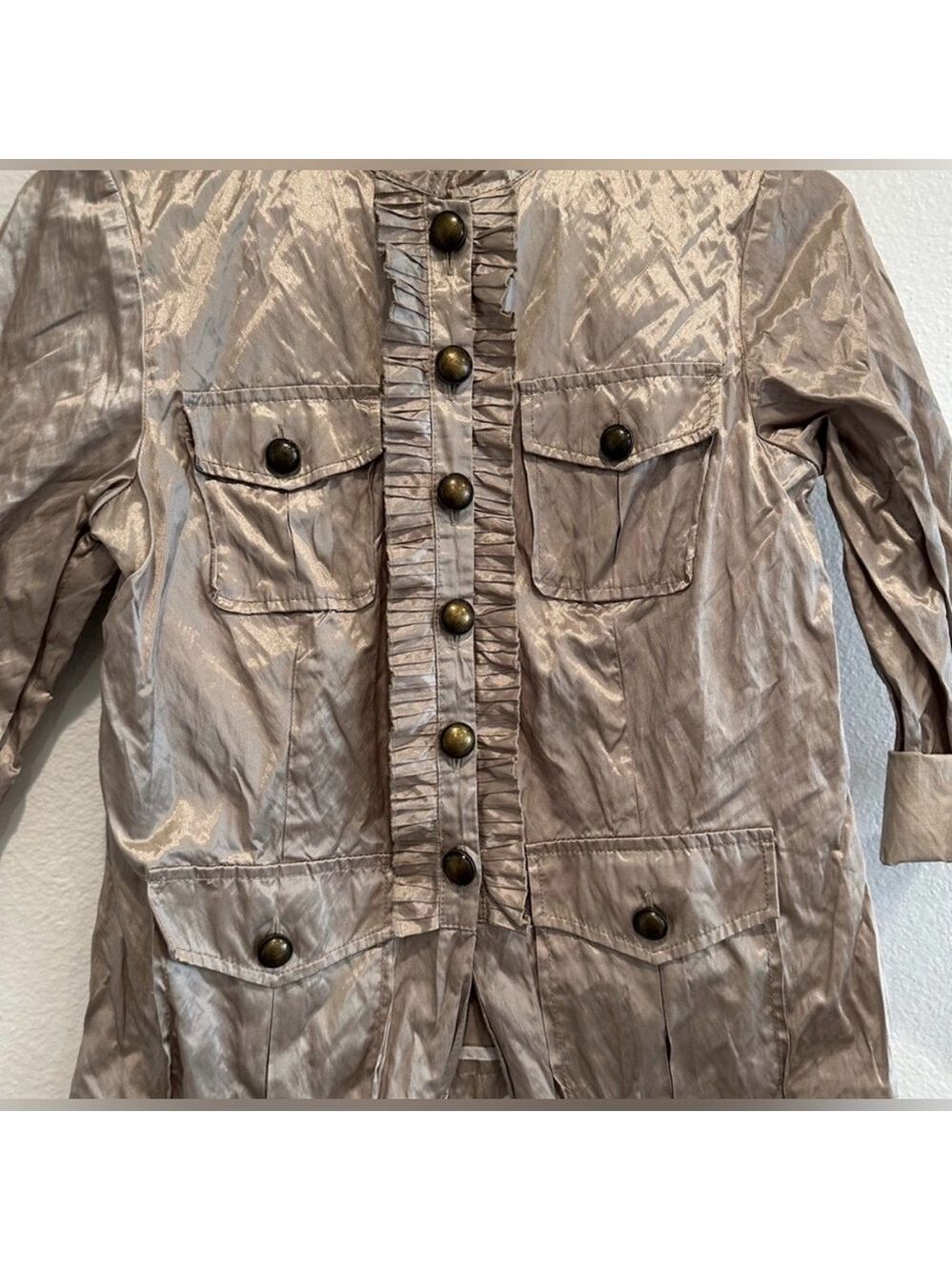 CHICO'S RUFFLE TEXTURE RORY JACKET CHICOS Utility Gold Shiny Jacket - Picture 3 of 6